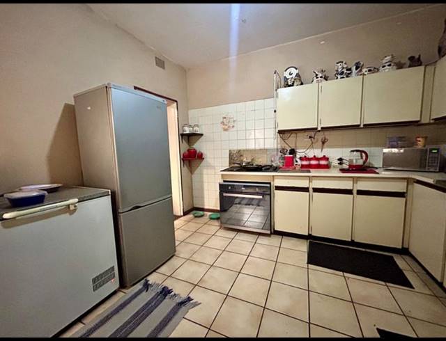 2 BEDROOM TOWNHOUSE FOR SALE IN VANDERBIJLPARK CE 2